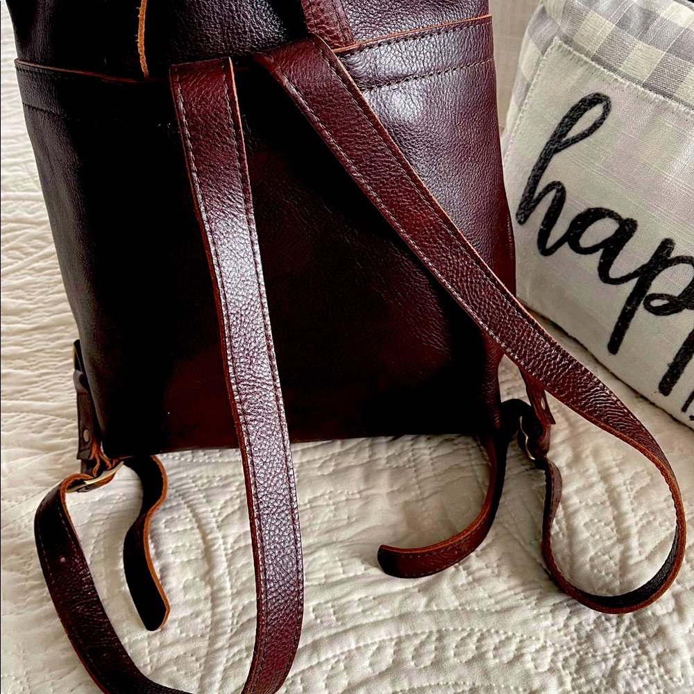 Portland Leather backpack in excellent condition. Beautiful real leather bag
